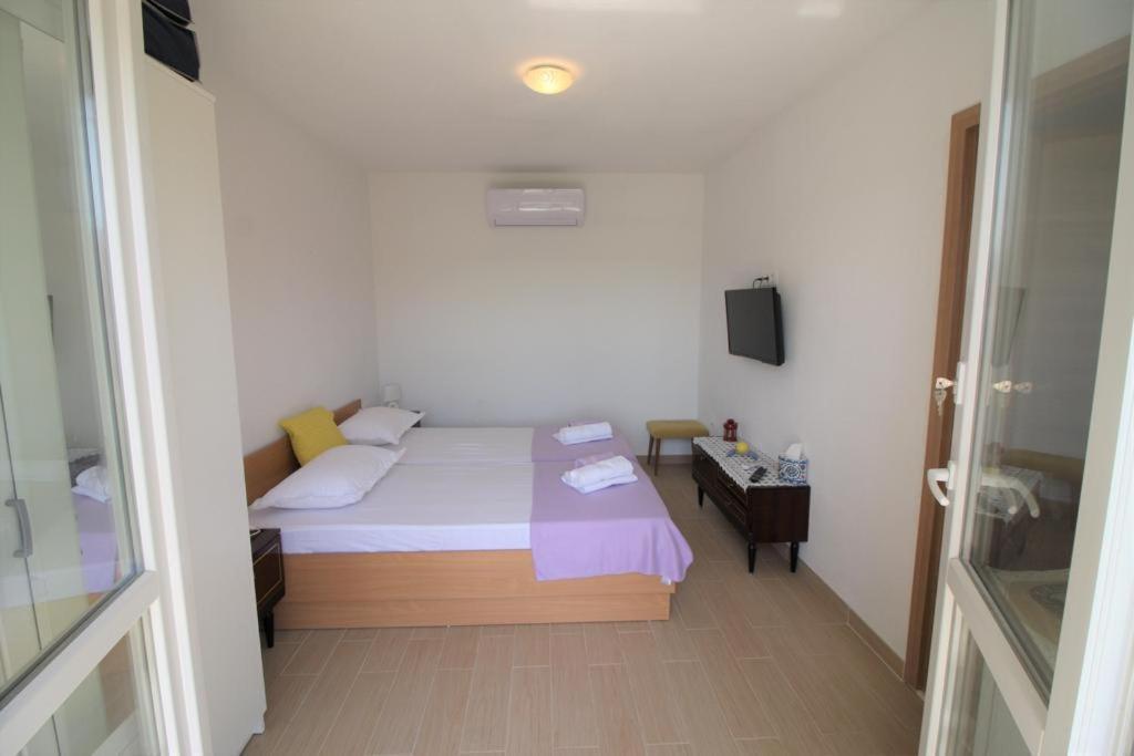 Appartement Privatna Soba Gita à Sumartin Extérieur photo